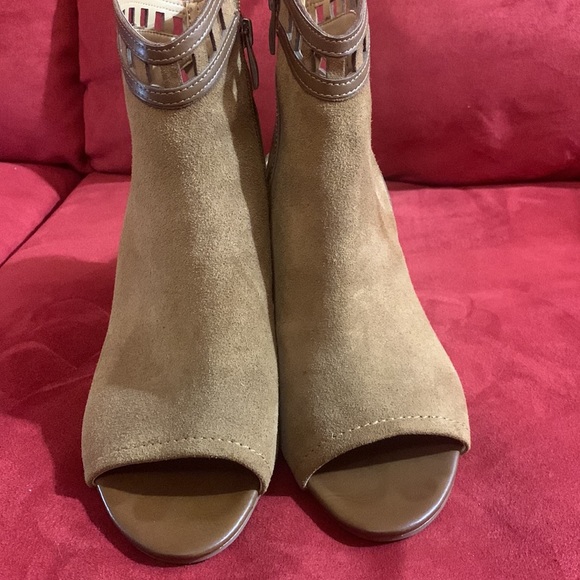 Franco Sarto Tan Suede Greenwich Open Toe Booties Size 9 - Picture 2 of 11